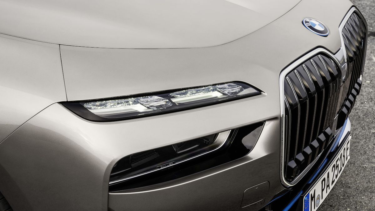 Designér ukazuje, jak by vypadalo BMW řady 7 bez dvojitých světel